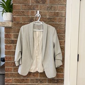 Fitted 3/4 sleeve grey blazer